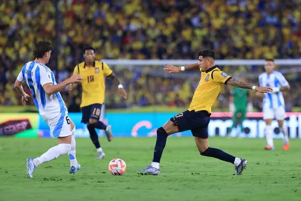 Piero Hincapié很能判讀比賽走向與如何建構防線