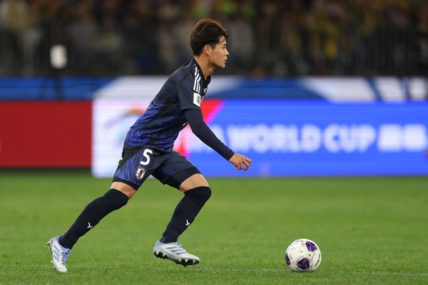 佐野海舟負責處理日本中場防線
